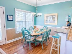 Pelican Manor Unit D