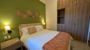 Vista Cortes 2BR 2BA Condo - Walk to the Malecon!