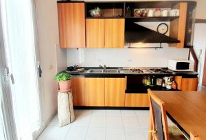 appartamento confortevole, spazioso e luminoso in residence tranquillo e pulito con parcheggio libero