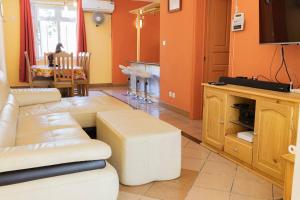 Family 3BR, walk to Beach and Pool Flic en Flac