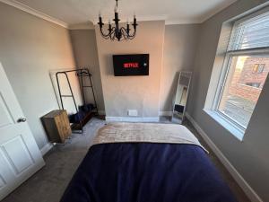 Central Near Hospital 2 Bedroom - Sleeps 4 - Self Check In - Fully Furnished
