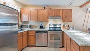 Ghostriders 5 by AvantStay 2 Bedroom Condo Near Main Street Hiking Skiing STR permit 3571