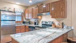 Ghostriders 5 by AvantStay 2 Bedroom Condo Near Main Street Hiking Skiing STR permit 3571