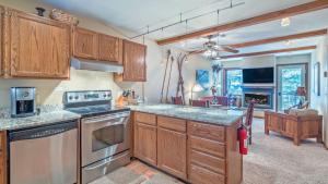 Ghostriders 5 by AvantStay 2 Bedroom Condo Near Main Street Hiking Skiing STR permit 3571