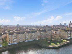 Cosy 1 Bed Isle of Dogs Fast WiFi and DLR