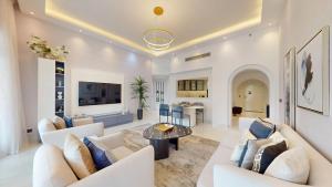 Vacationer Holiday Homes l Chic 2 Bed l Sea Views on the Palm