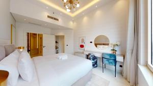 Vacationer Holiday Homes l Chic 2 Bed l Sea Views on the Palm