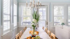 Pearl by AvantStay Idyllic Seaside Getaway w 2 Large Decks Lush Garden