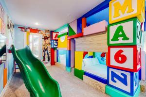 BD014J - Modern Bears Den Estate with Themed Bedroom at Reunion