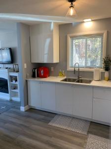 Lake Simcoe Beach Oasis with Backyard and Firepit