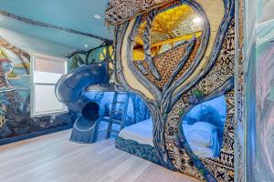 BD010J - Magnificent Bears Den Mansion With Themed Bedrooms at Reunion