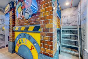 BD010J - Magnificent Bears Den Mansion With Themed Bedrooms at Reunion