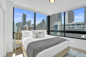 Miami Condo 2BR Rooftop Pool & Gym