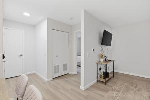 Relaxing 2BR Retreat with Modern Touches