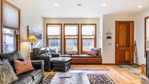 Pacific Street Townhome 514B by AvantStay Cute Townhouse in the Heart of Telluride