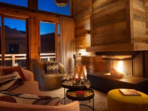 Chalet luxueux sur les pistes, sauna, parking inclus - FR-1-344-1219