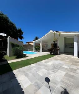 Casa em Enseada dos Corais com 04 quartos