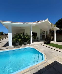 Casa em Enseada dos Corais com 04 quartos