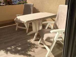 Studio climatisé avec terrasse, piscine, proche plage et commerces à Bormes-les-Mimosas - FR-1-610-3