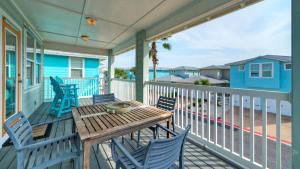 Gated Community w Pool 5mins to Beach Latitude Adjustment by AvantStay