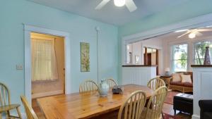 First Breath by AvantStay Close to Old Town w Pool Month Long Stays Only