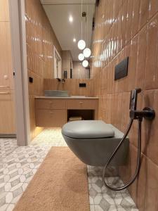 Brand New Boutique Apt in City Center