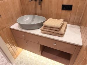 Brand New Boutique Apt in City Center