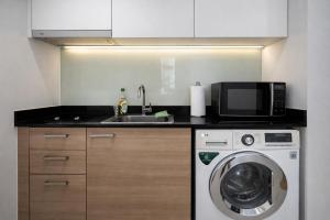 Modern 1BR in Central Bangkok 18