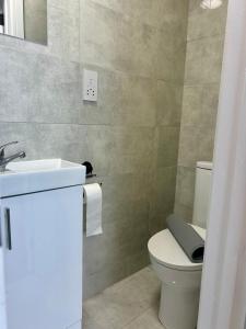 B2 Private Double room with Ensuite, Contractor & Corporate Stays Fully Equipped