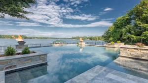 Azalea Retreat - The Cottage by AvantStay Pool