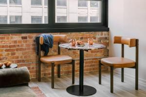 LIVN West Loop Chicago King Studio