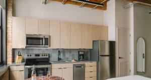 LIVN West Loop Chicago King Studio