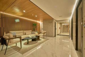 Modern 2BR in Miraflores, Pool, Walk to Larcomar