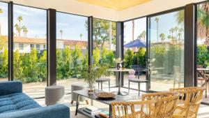 Blackhaus Full Buyout by AvantStay 16-Room Hotel