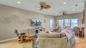 26 Morgans Cove Drive by AvantStay Unique Marina Location