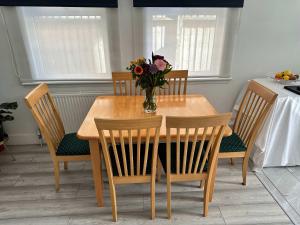 4 bedroom house close to tube