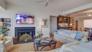 1102 Ocean Club by AvantStay