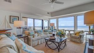 1102 Ocean Club by AvantStay
