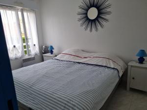 Le Lavandou : Agréable 2 pièces proche plage, terrasse, 4 personnes - FR-1-803-17