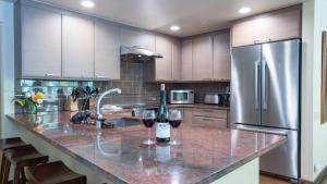 1 blck to Free GondolaSki Access Heart of Downtown River Edge A by AvantStay