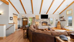Sky Canyon Lodge by AvantStay