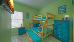 Shared Pool Walkable to Beach Vibrant Beachy Design Bay Bliss by AvantStay