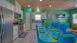 Shared Pool Walkable to Beach Vibrant Beachy Design Bay Bliss by AvantStay