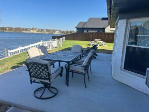 Lakefront Granbury, fishing, quite neighborhood, relaxing!