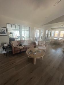 Lakefront Granbury, fishing, quite neighborhood, relaxing!