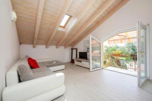 Silver Lake Apartment - Happy Rentals