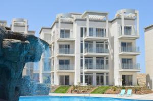 Sunny Beach Luxury Apartment - Free Beach & Pools