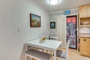 2 Mi to Dtwn! Snowbird Gem with Pool in Palm Springs