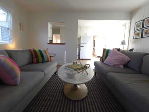 2BR Near Medical Center w Free Parking & Laundry