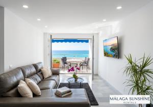 Malaga Sunshine Rentals - Beach Front Penthouse - Fuengirola